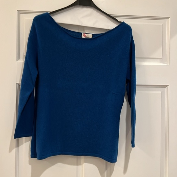 💯 cashmere boat/cowlneck sweater from Neiman Marcus. No holes or damage - Picture 2 of 7